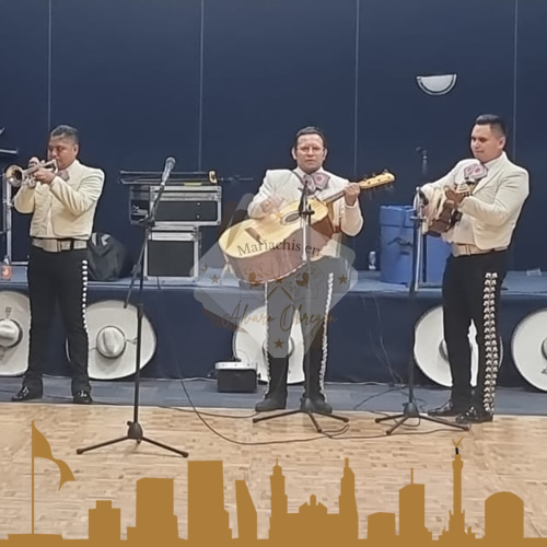 Mariachis en Puerta Grande